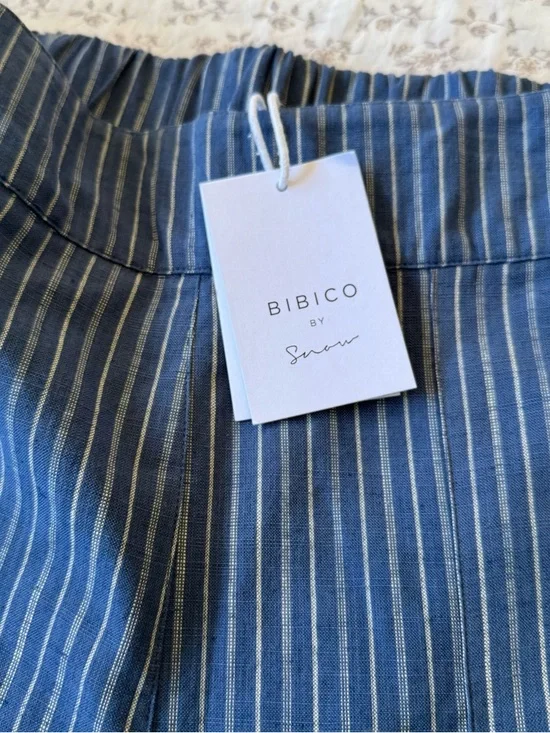 Navy Pinstripe Wide-Leg Crop Pants - Picture 3 of 5